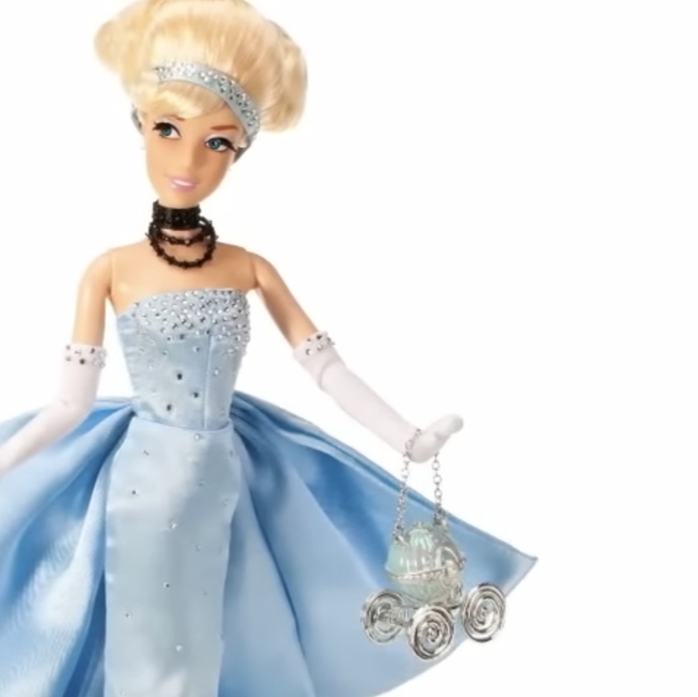 2011 Limited Edition Disney Designer Cinderella Doll - Picture 5 of 6